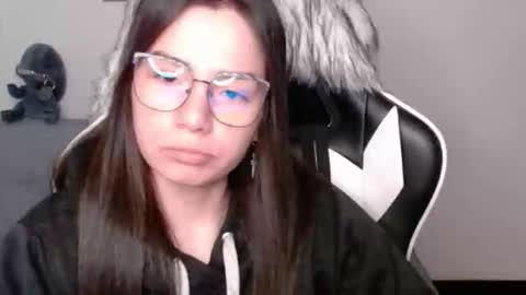 Snapshot of wolfs_daughter chatting on November 29, 2:47 am Alex online show from November 29, 2:47 am