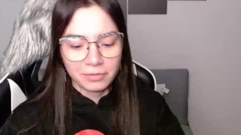 Snapshot of wolfs_daughter chatting on November 30, 2:15 am Alex online show from November 30, 2:15 am