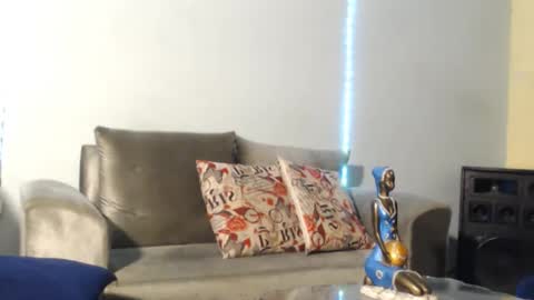 SHENIEL RODRIGUEZ online show from December 6, 6:48 am