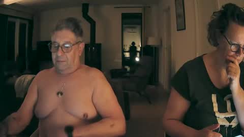 woodwurm and Snoeske online show from February 5, 5:52 am