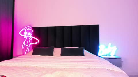 Emi online show from December 1, 7:58 pm