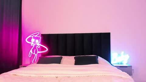 Emi online show from December 18, 2:10 am