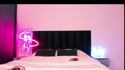 Emi online show from February 12, 8:06 am