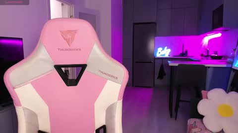 Emi online show from October 16, 4:08 pm