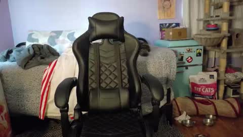 Snapshot of wyattfans_ chatting on October 23, 7:56 pm Wyatt online show from October 23, 7:56 pm