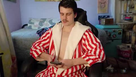 Snapshot of wyattfans_ chatting on October 24, 6:59 pm Wyatt online show from October 24, 6:59 pm