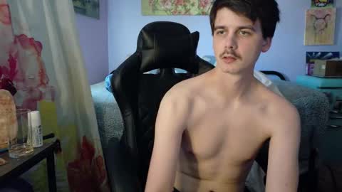 Snapshot of wyattfans_ chatting on October 25, 7:08 pm Wyatt online show from October 25, 7:08 pm