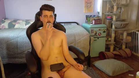 Snapshot of wyattfans_ chatting on December 13, 8:58 pm Wyatt online show from December 13, 8:58 pm