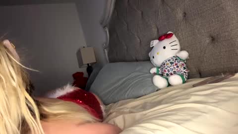 Snapshot of x_dreamgirl_x chatting on December 27, 5:20 am Mariah online show from December 27, 5:20 am