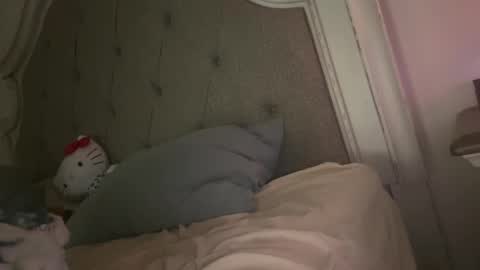 Snapshot of x_dreamgirl_x chatting on January 5, 9:15 am Mariah online show from January 5, 9:15 am