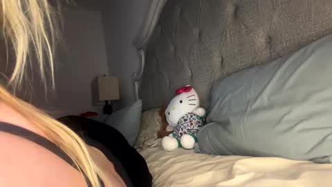 Snapshot of x_dreamgirl_x chatting on January 11, 10:51 pm Mariah online show from January 11, 10:51 pm