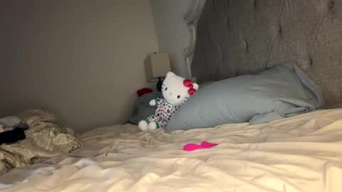 Snapshot of x_dreamgirl_x chatting on January 12, 8:04 am Mariah online show from January 12, 8:04 am