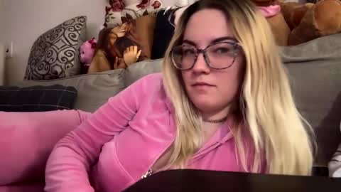 Snapshot of x_dreamgirl_x chatting on February 3, 1:09 am Mariah online show from February 3, 1:09 am