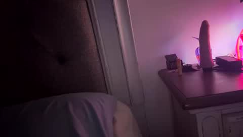 Snapshot of x_dreamgirl_x chatting on February 6, 4:53 am Mariah online show from February 6, 4:53 am