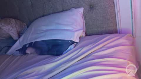 Snapshot of x_dreamgirl_x chatting on October 17, 2:37 am Mariah online show from October 17, 2:37 am