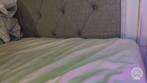 Snapshot of x_dreamgirl_x chatting on October 18, 2:14 am Mariah online show from October 18, 2:14 am