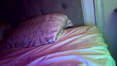 Snapshot of x_dreamgirl_x chatting on November 2, 2:47 am Mariah online show from November 2, 2:47 am