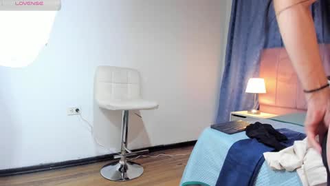 x_milu online show from January 19, 1:43 am