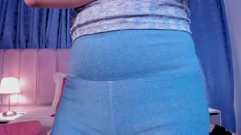 x_milu online show from February 19, 5:38 pm