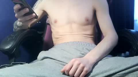 Snapshot of x_patri_x chatting on March 5, 12:11 pm x_patri_x online show from March 5, 12:11 pm