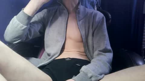 Snapshot of x_patri_x chatting on March 6, 11:47 am x_patri_x online show from March 6, 11:47 am