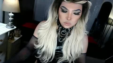 Snapshot of xdirtyflirtyx chatting on October 16, 6:53 pm Zhavia online show from October 16, 6:53 pm