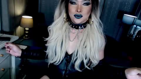 Snapshot of xdirtyflirtyx chatting on November 1, 6:21 pm Zhavia online show from November 1, 6:21 pm