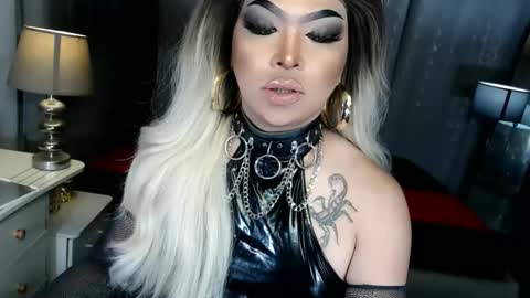 Snapshot of xdirtyflirtyx chatting on November 27, 8:33 pm Zhavia online show from November 27, 8:33 pm