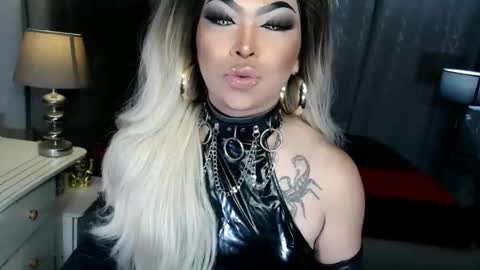 Snapshot of xdirtyflirtyx chatting on November 29, 6:55 pm Zhavia online show from November 29, 6:55 pm