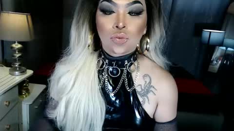 Snapshot of xdirtyflirtyx chatting on December 1, 7:08 pm Zhavia online show from December 1, 7:08 pm