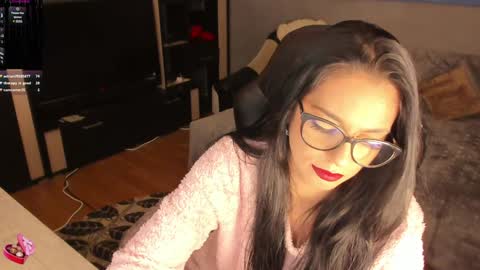 Snapshot of xlaracroftx chatting on December 6, 4:03 am Lara online show from December 6, 4:03 am