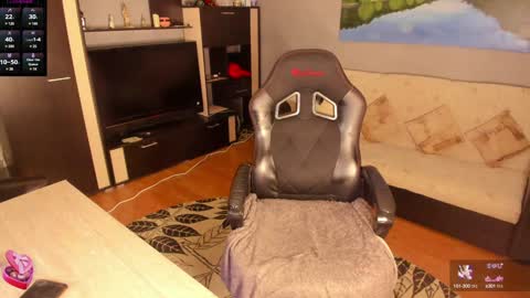 Snapshot of xlaracroftx chatting on January 9, 12:25 am Lara online show from January 9, 12:25 am