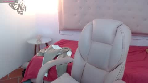 lunna online show from January 10, 10:36 pm