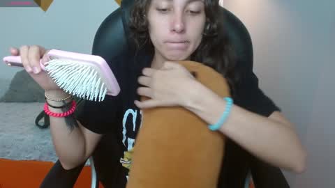 lunna online show from January 11, 8:54 pm