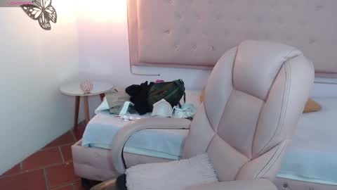 lunna online show from January 25, 12:06 am