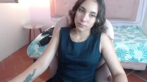 lunna online show from February 8, 8:42 pm