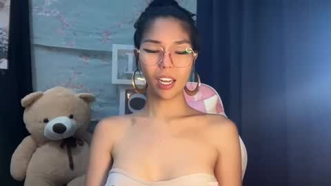 Snapshot of xmonica_cummerx chatting on October 4, 8:45 am Sweet Monica online show from October 4, 8:45 am