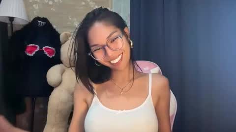 Snapshot of xmonica_cummerx chatting on November 9, 9:07 am Sweet Monica online show from November 9, 9:07 am