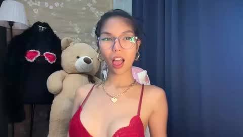 Snapshot of xmonica_cummerx chatting on November 12, 9:10 am Sweet Monica online show from November 12, 9:10 am