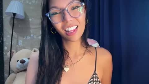 Snapshot of xmonica_cummerx chatting on November 22, 9:30 am Sweet Monica online show from November 22, 9:30 am