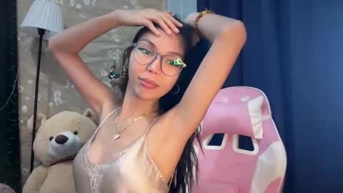 Snapshot of xmonica_cummerx chatting on November 25, 8:47 am Sweet Monica online show from November 25, 8:47 am
