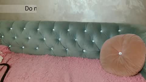 Snapshot of xqueencarox chatting on September 23, 11:41 pm xqueencarox online show from September 23, 11:41 pm