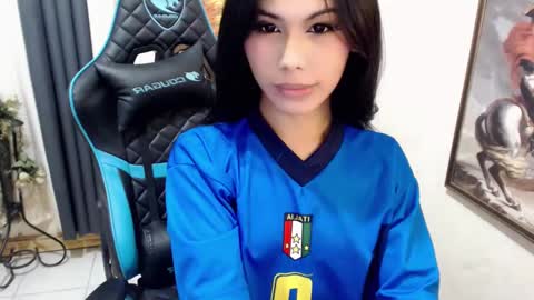 Snapshot of xseductive_airax chatting on December 3, 3:33 pm aira online show from December 3, 3:33 pm