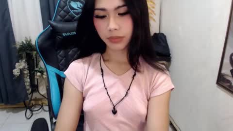 Snapshot of xseductive_airax chatting on December 8, 4:28 pm aira online show from December 8, 4:28 pm