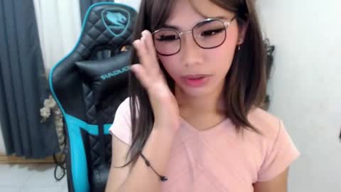 Snapshot of xseductive_airax chatting on December 8, 10:36 pm aira online show from December 8, 10:36 pm