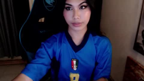 Snapshot of xseductive_airax chatting on January 21, 2:37 pm aira online show from January 21, 2:37 pm