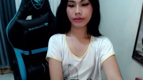 Snapshot of xseductive_airax chatting on January 25, 5:29 am aira online show from January 25, 5:29 am