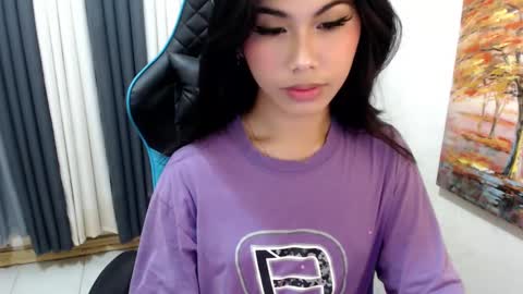 Snapshot of xseductive_airax chatting on February 5, 12:10 am aira online show from February 5, 12:10 am