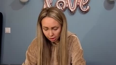 AnnaMaee online show from February 26, 1:43 am