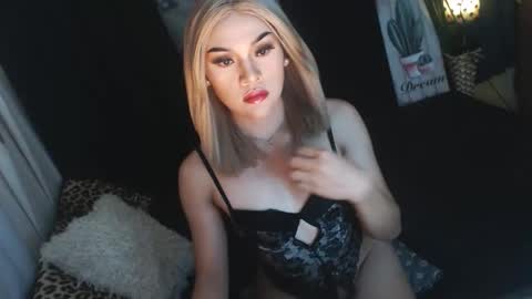 Snapshot of xsundaesweetx chatting on December 14, 8:35 pm Sundae online show from December 14, 8:35 pm